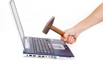 Notebook schiacciato supporto tecnico informatico